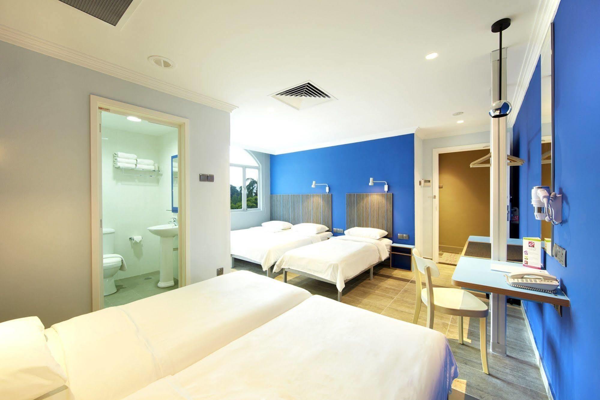 Hangout At Mt Emily Hotel 2*