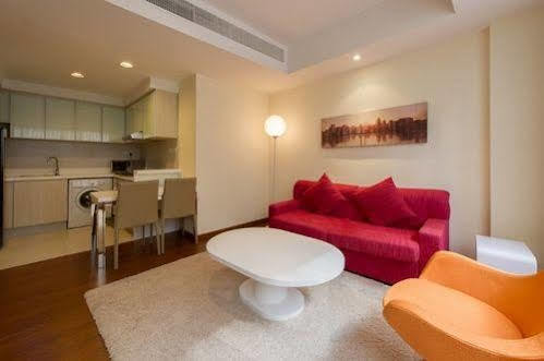 Park Avenue Clemenceau Aparthotel 4*