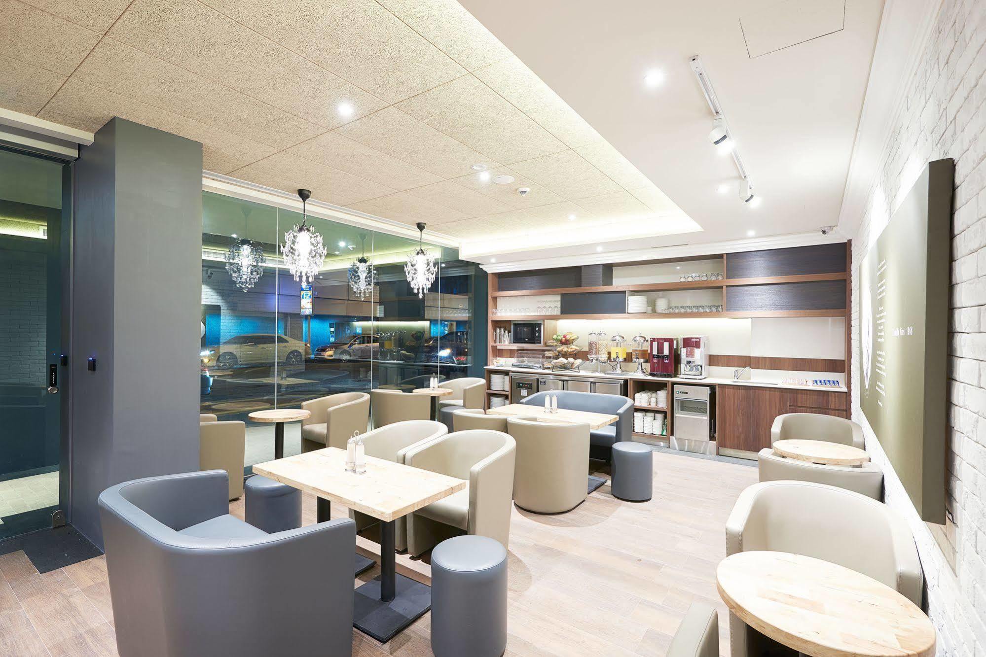 Hotel Bencoolen At Hong Kong Street Singapore