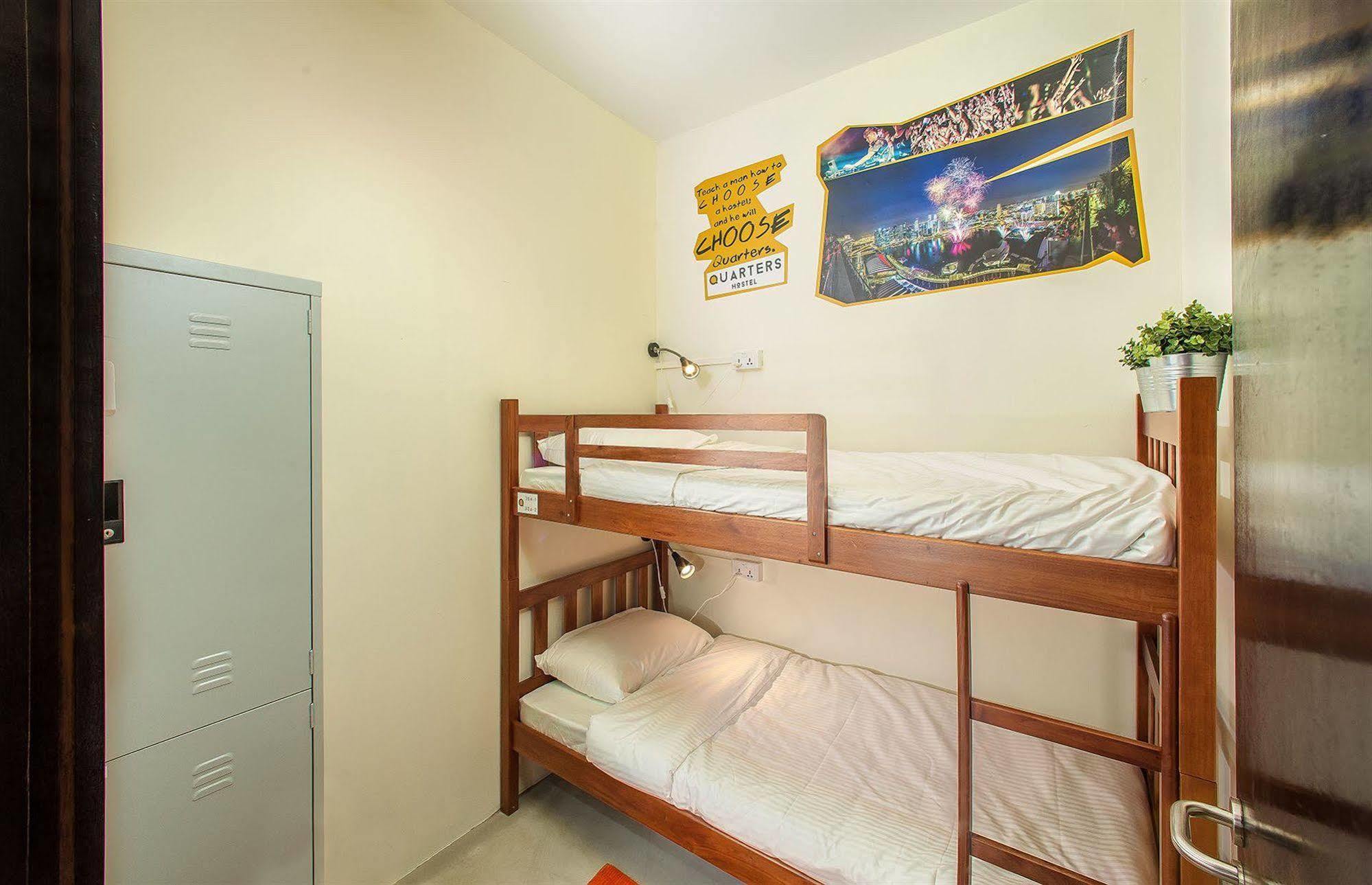 Hotel kapsul Quarters Capsule 2*