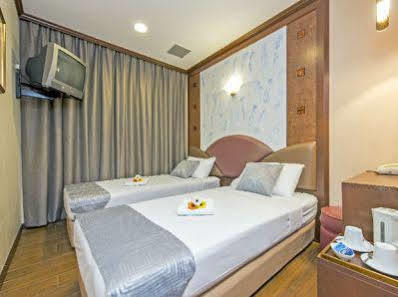 81 Orchid Hotel 2*