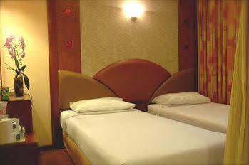 81 Orchid Hotel
