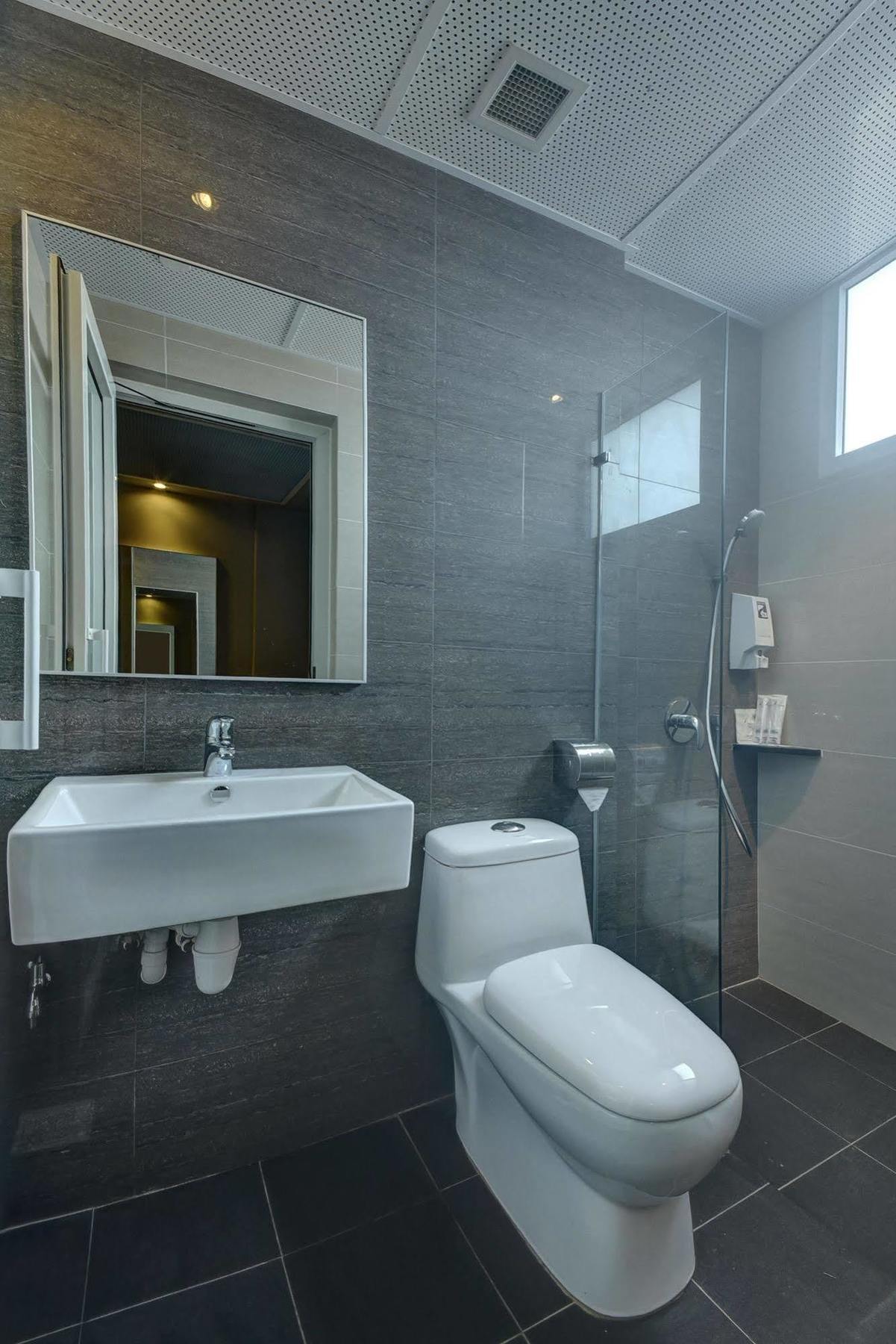 Ibis Budget Crystal 2* Singapore