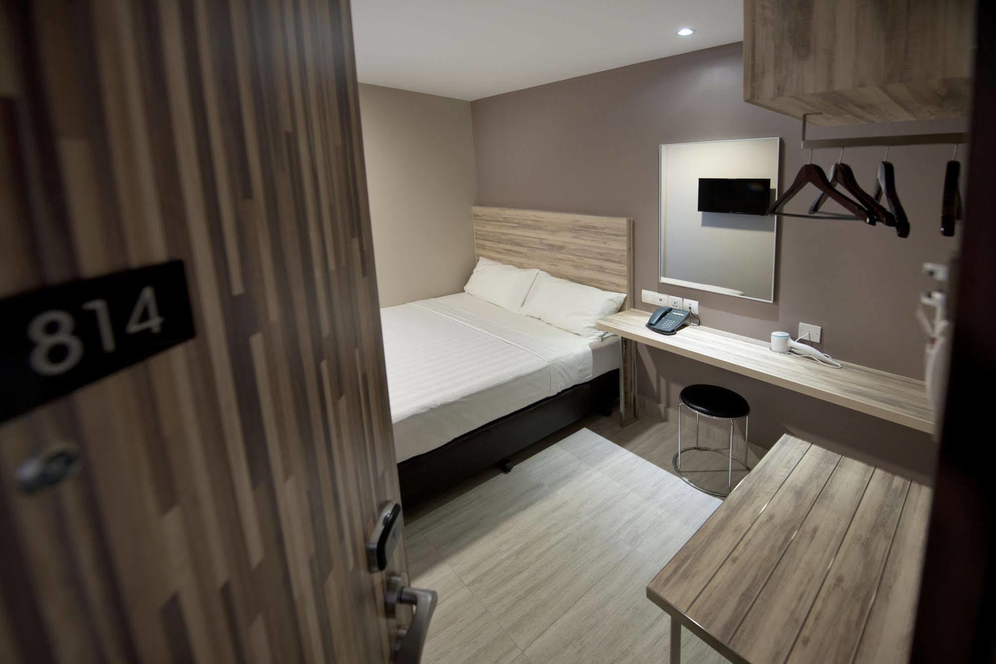 Hotel Ibis Budget Crystal 2*