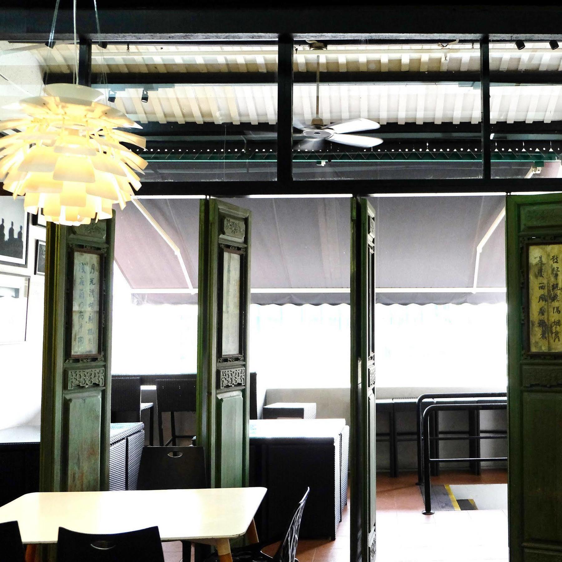 5footway.inn Project Boat Quay Hostel