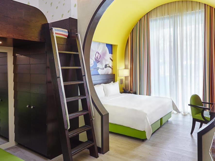 World Sentosa - Festive 5*