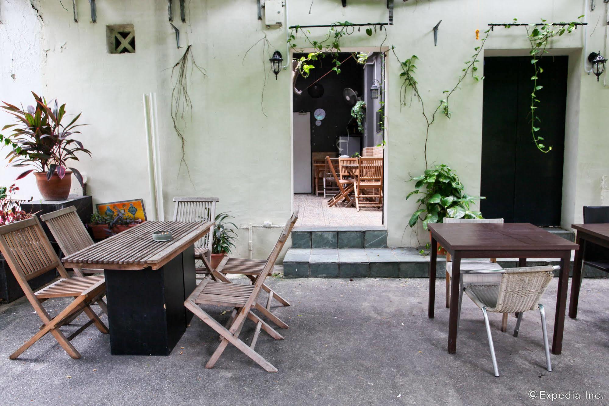Asrama Moni Gallery Singapura