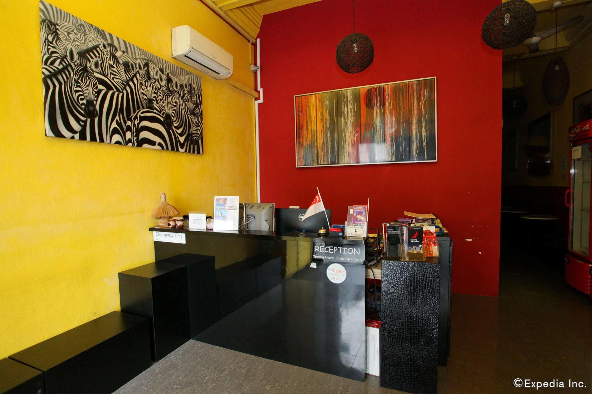 Moni Gallery Asrama Singapura