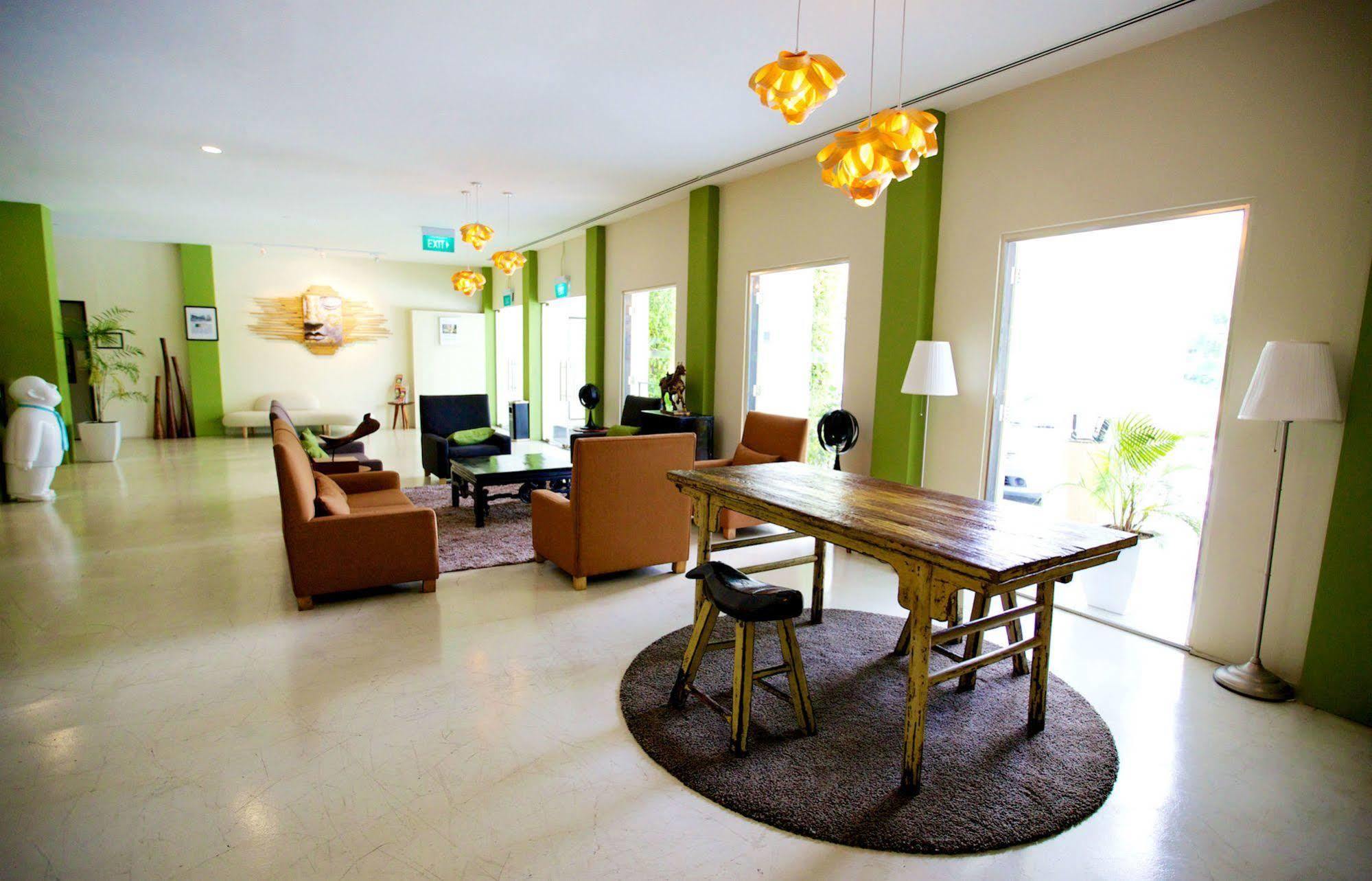 Raintr33 Hotel