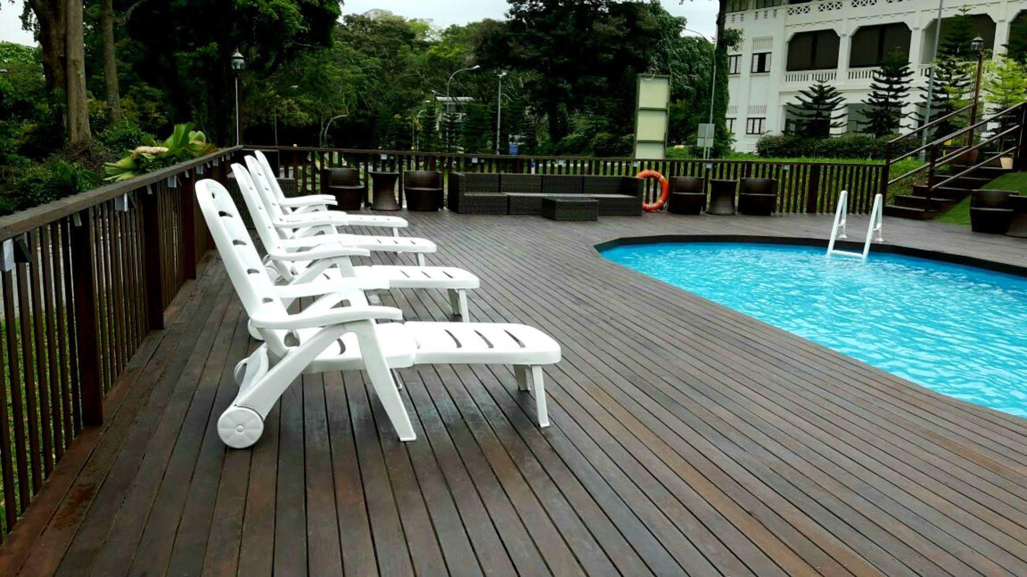 Raintr33 Hotel Singapore