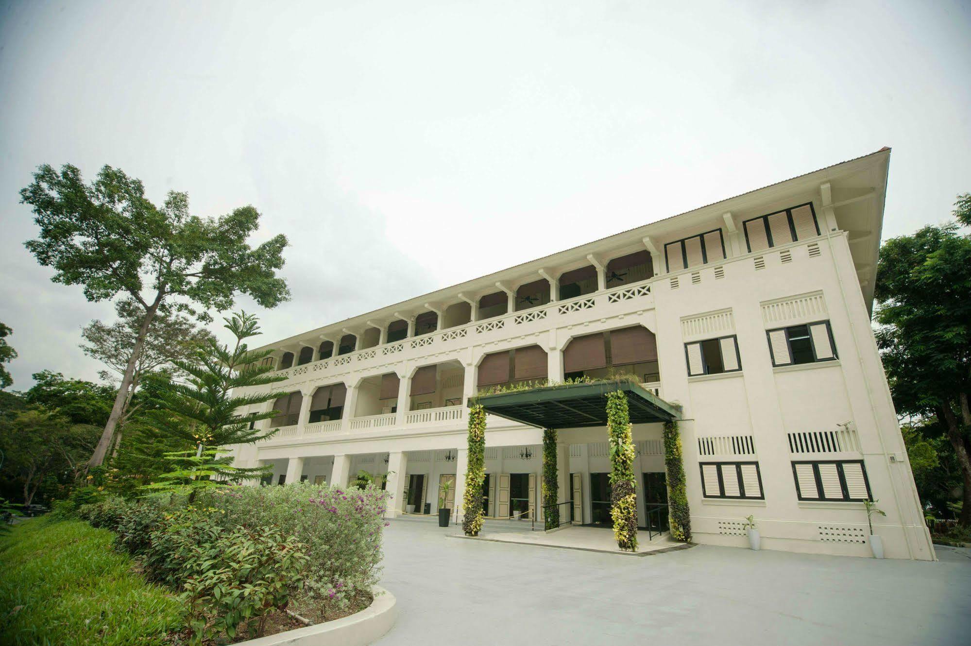 Raintr33 Hotel 4*