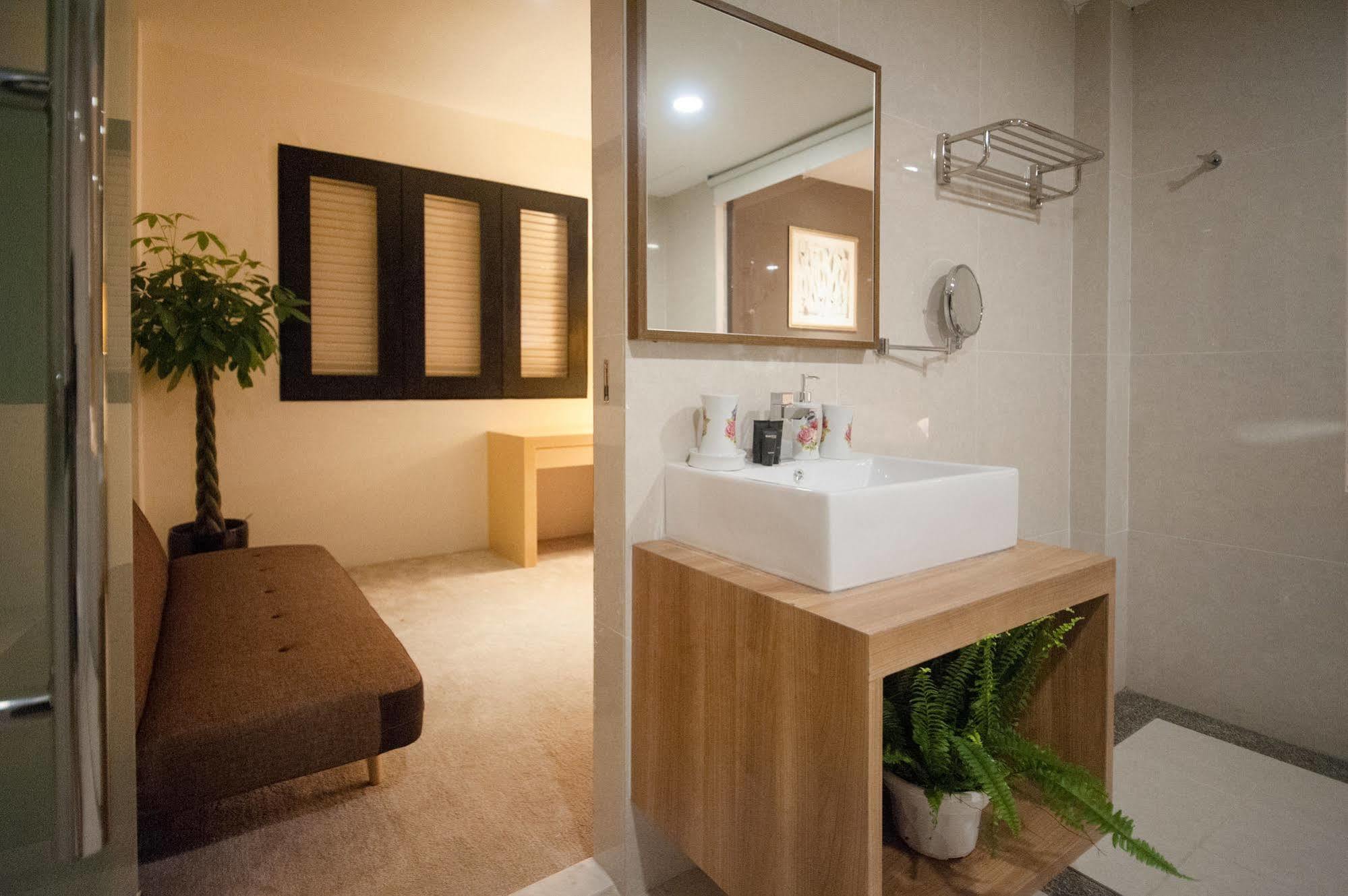 Hotel Raintr33 Singapore