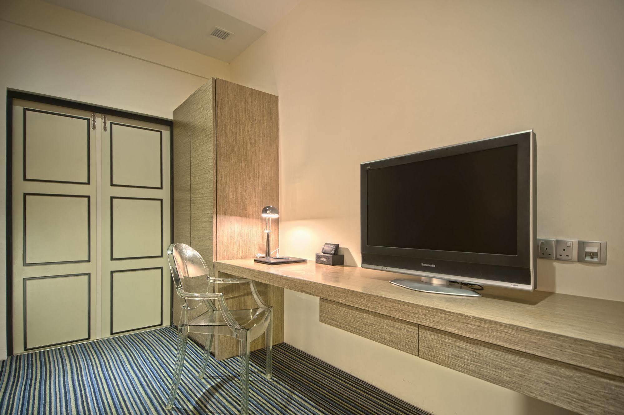Raintr33 Hotel 4*