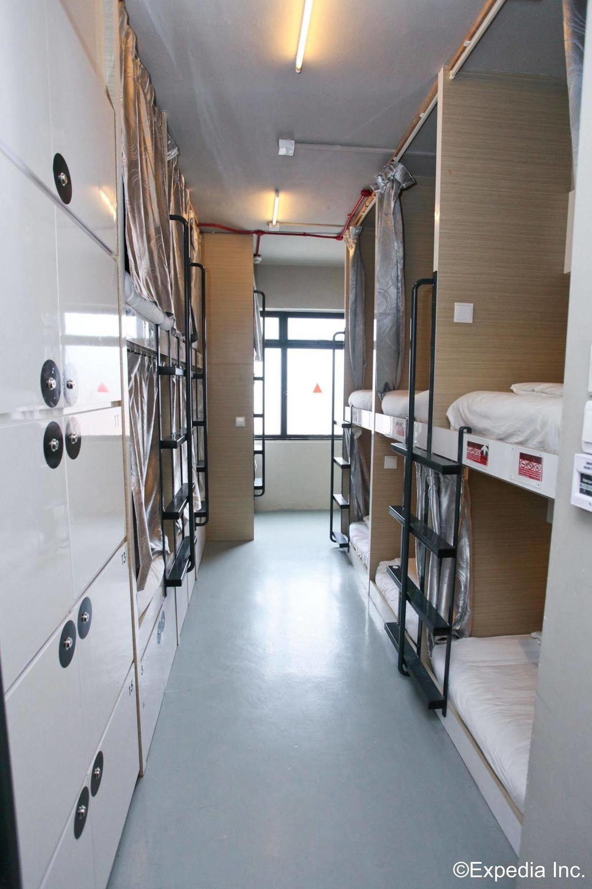 Capsule hotel K2