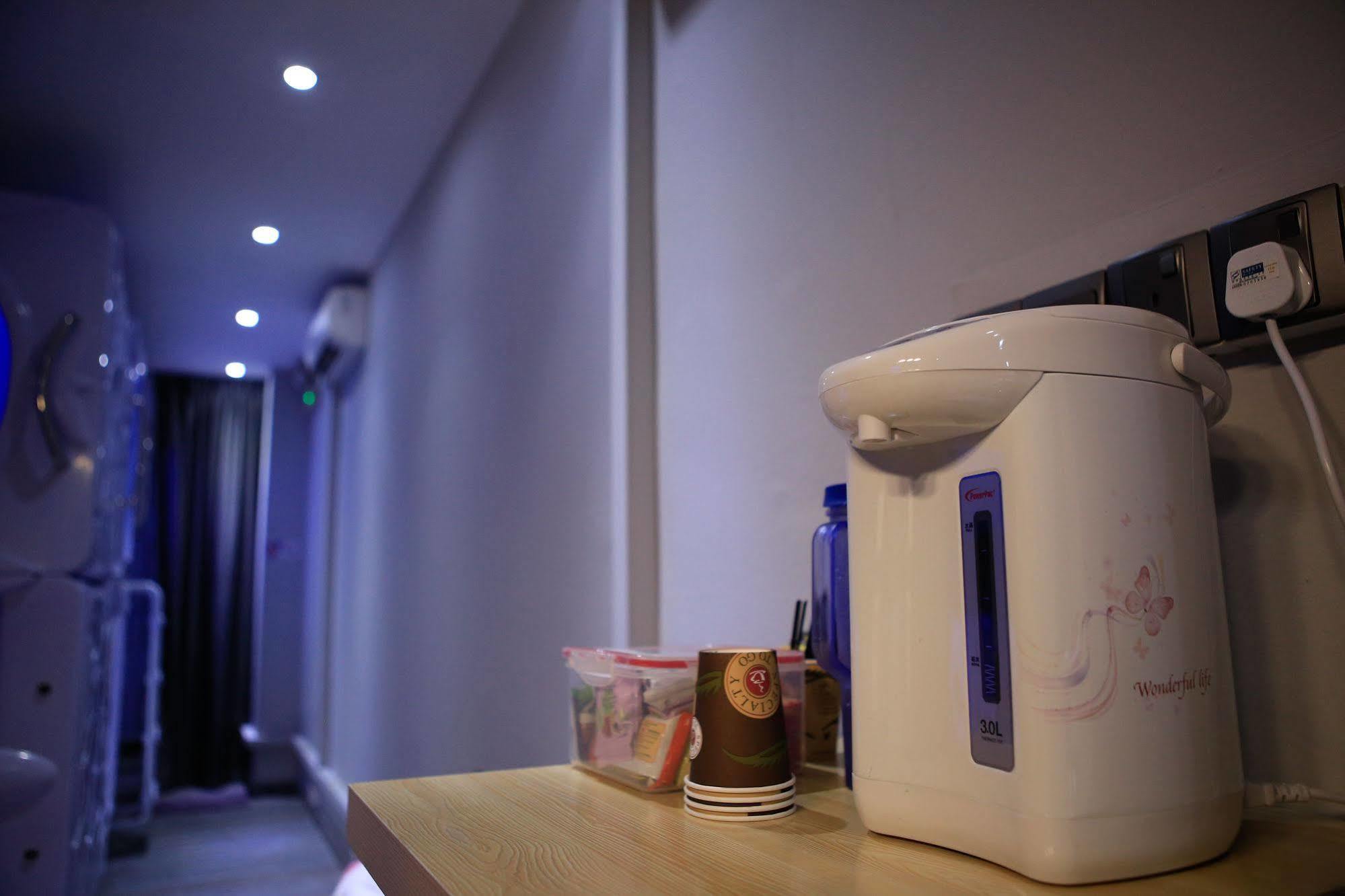 Met A Space Pod @ Boat Quay Capsule hotel 2*