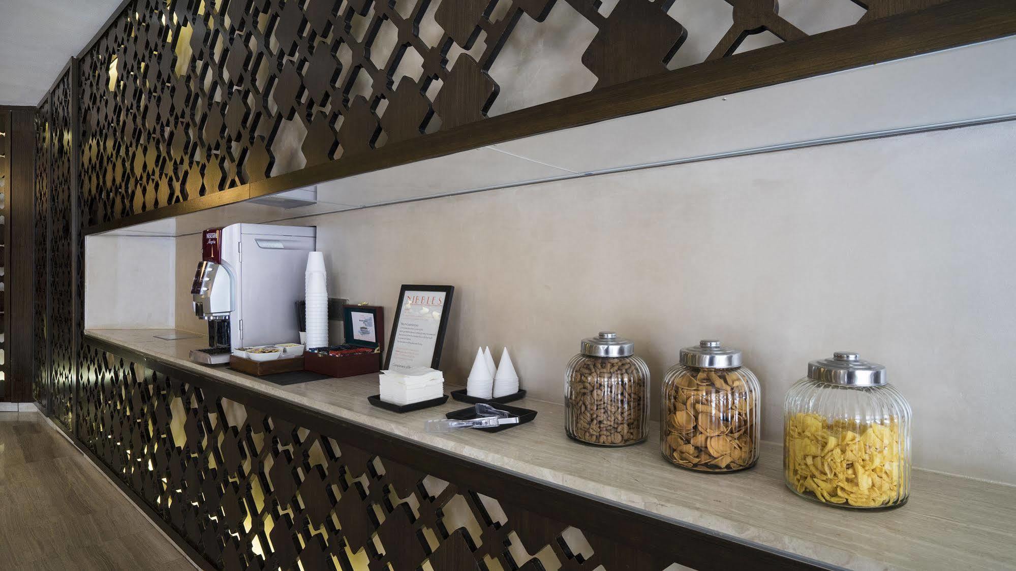 Hotel Zen Premium Outram Park