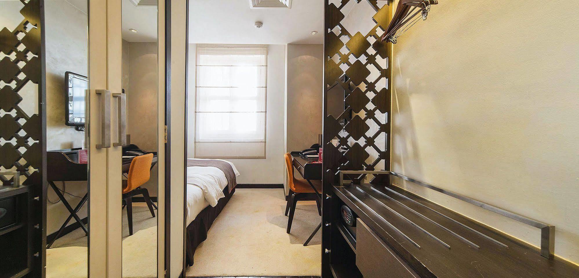Zen Premium Outram Park Hotel 4*