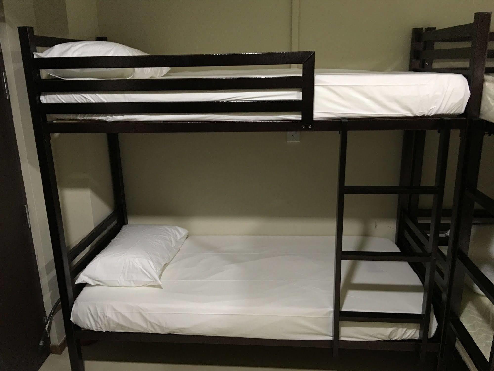 Adamson - Hostel Singapore