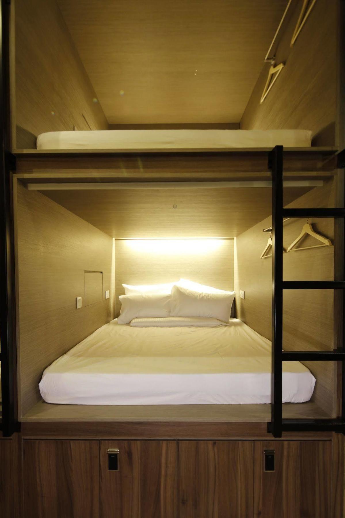 Beat. Capsule Hostel @ Boat Quay Singapore