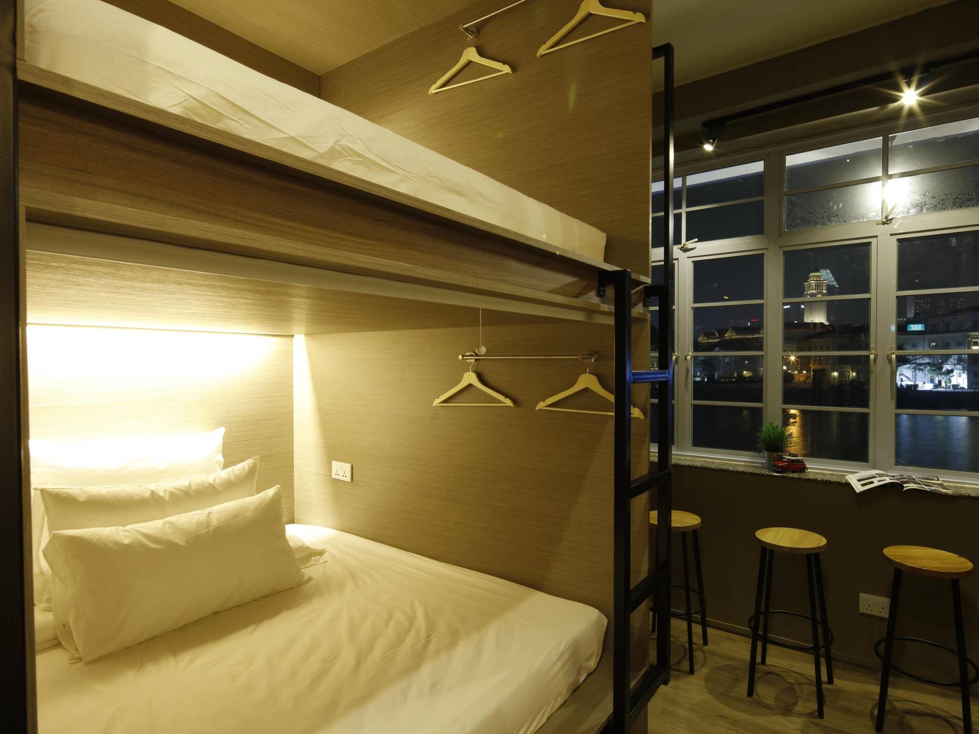 Hotel kapsul Beat. Capsule @ Boat Quay Singapura