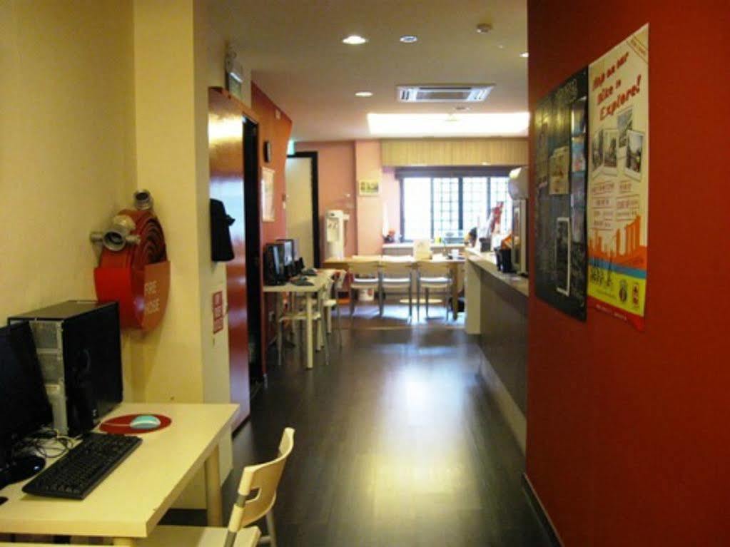 S Clarke Quay Hostel *
