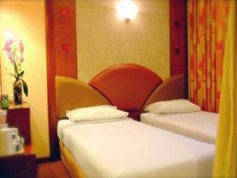 81 Orchid Hotel 2*
