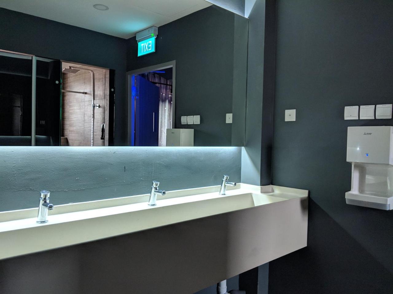 Hotel kapsul Met A Space Pod At Arab Street 2*