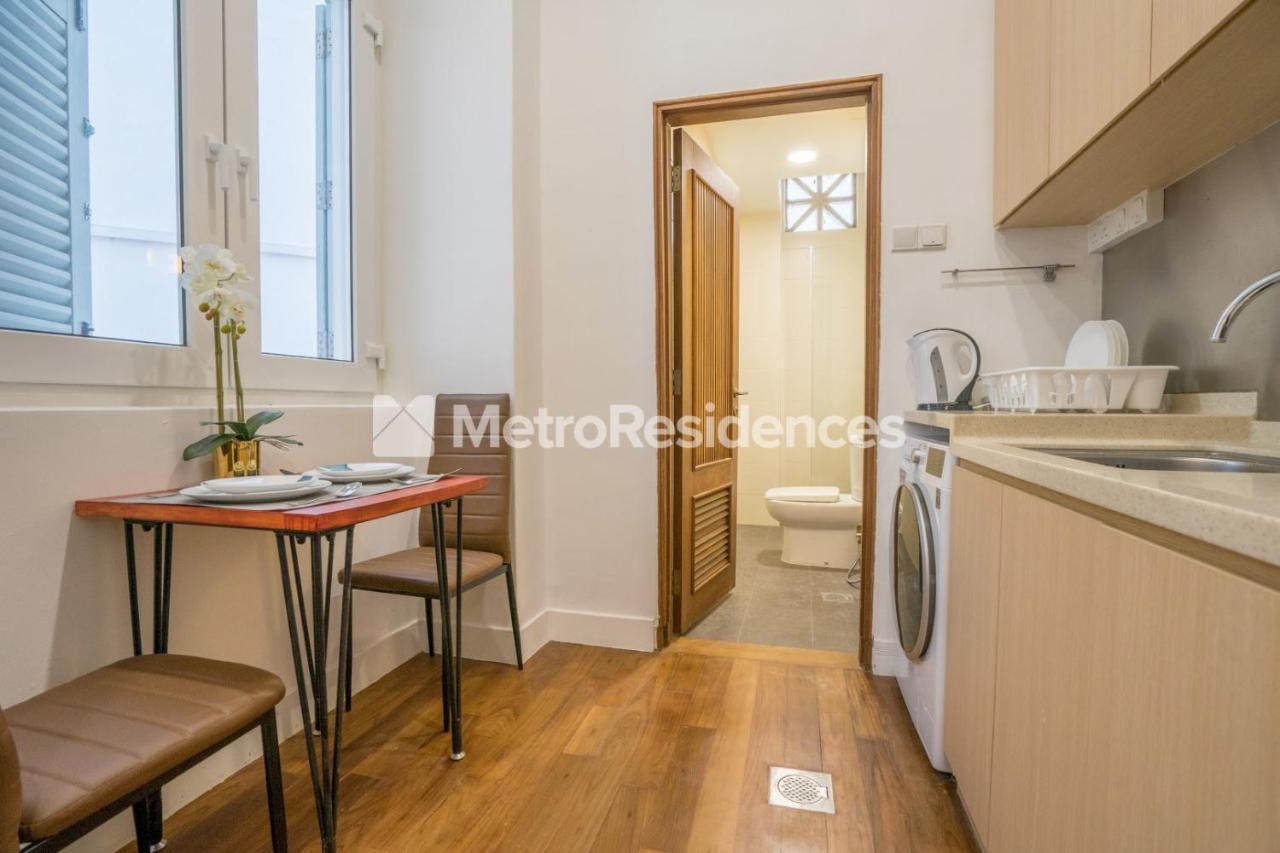 Clubhouse Residences Serviced - Staycation Approved Apartemen