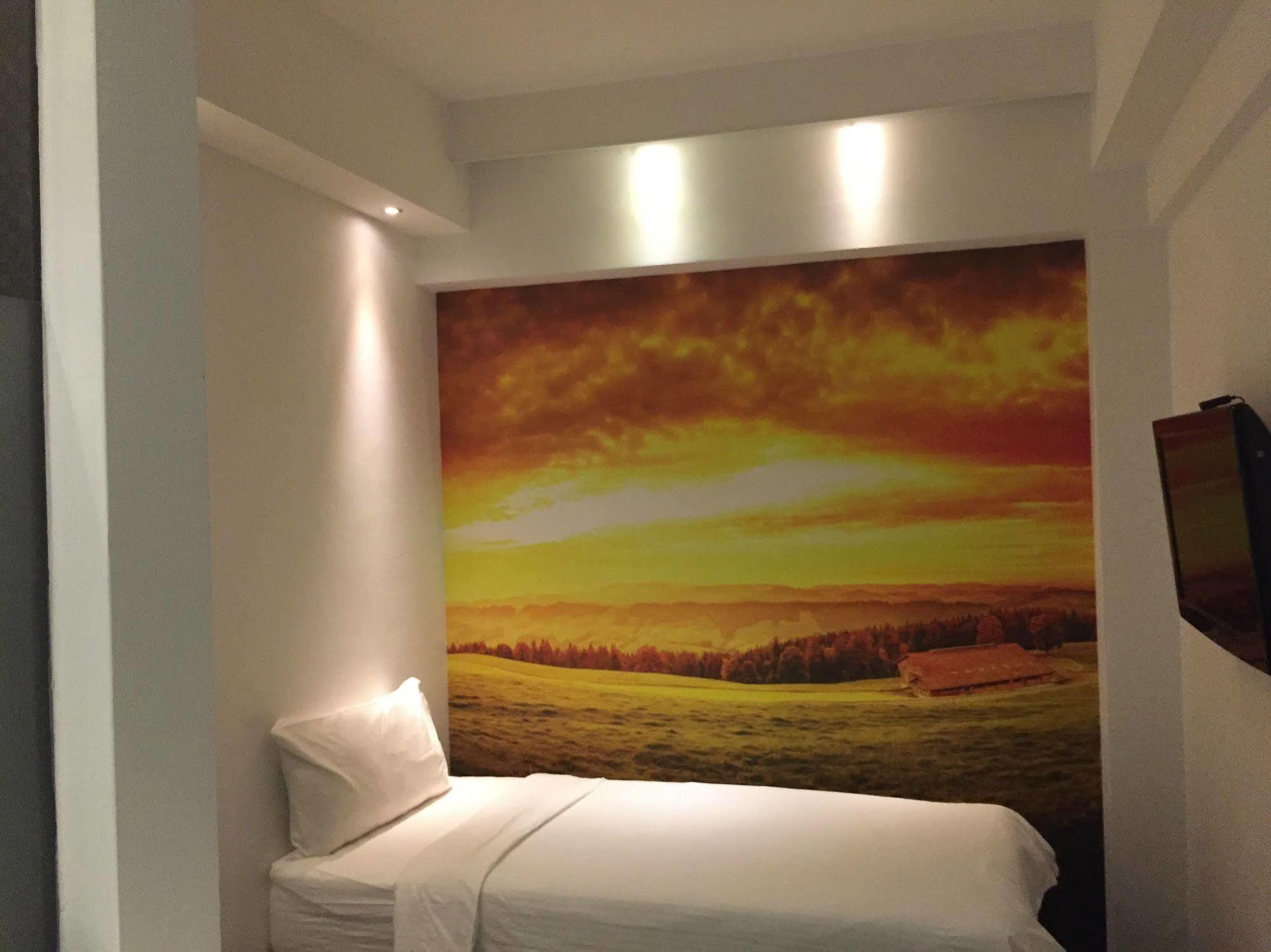 Moon 23 Hotel 3*