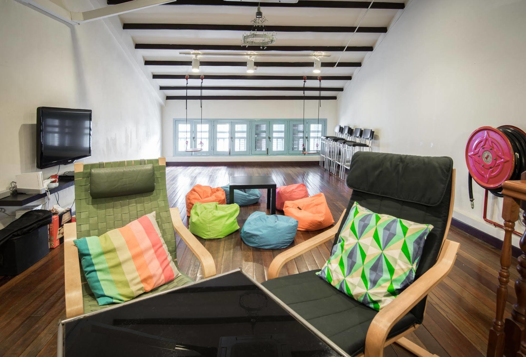 Draper Startup House For Entrepreneurs Capsule hotel