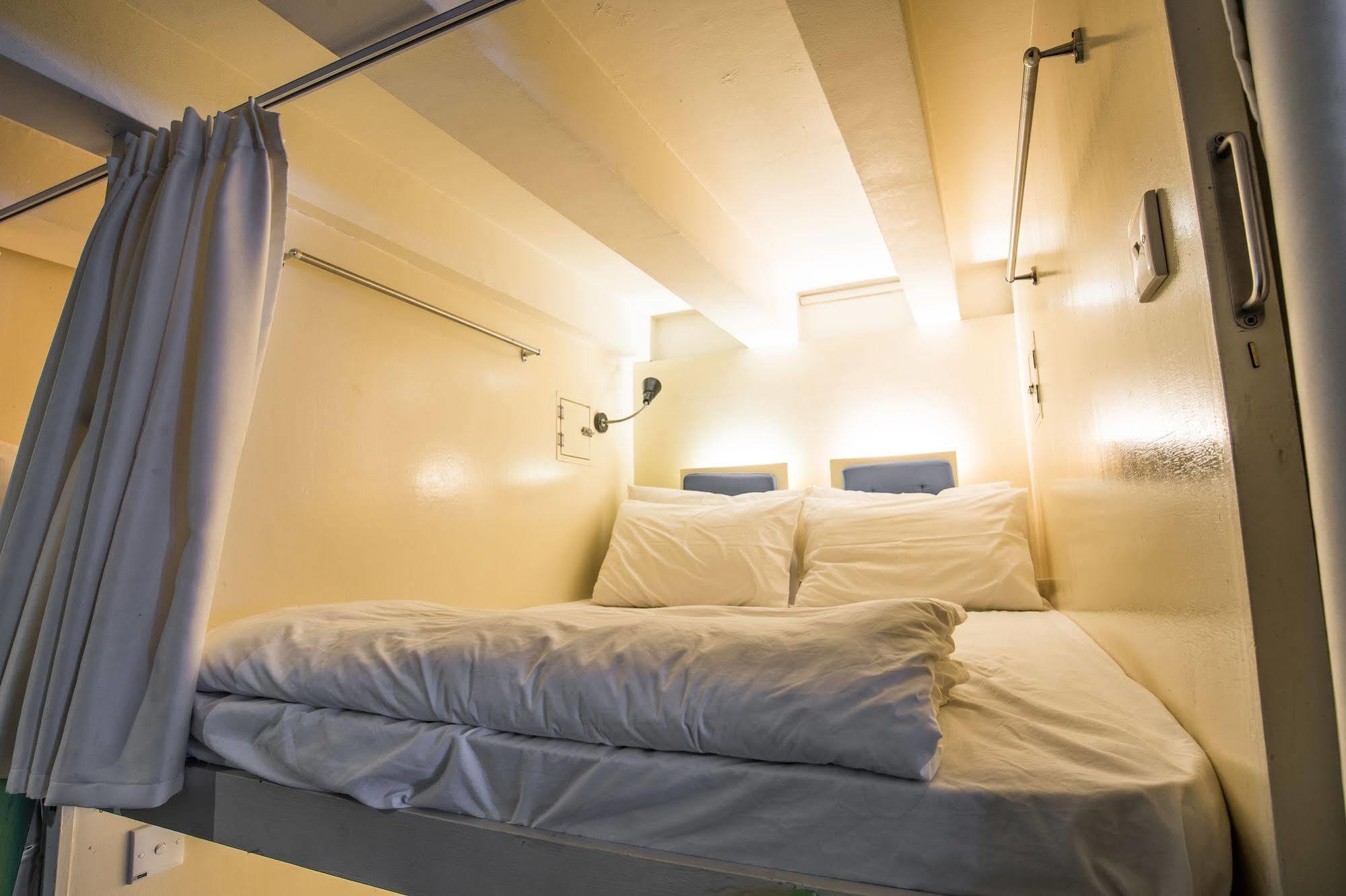 Draper Startup House For Entrepreneurs Capsule hotel *