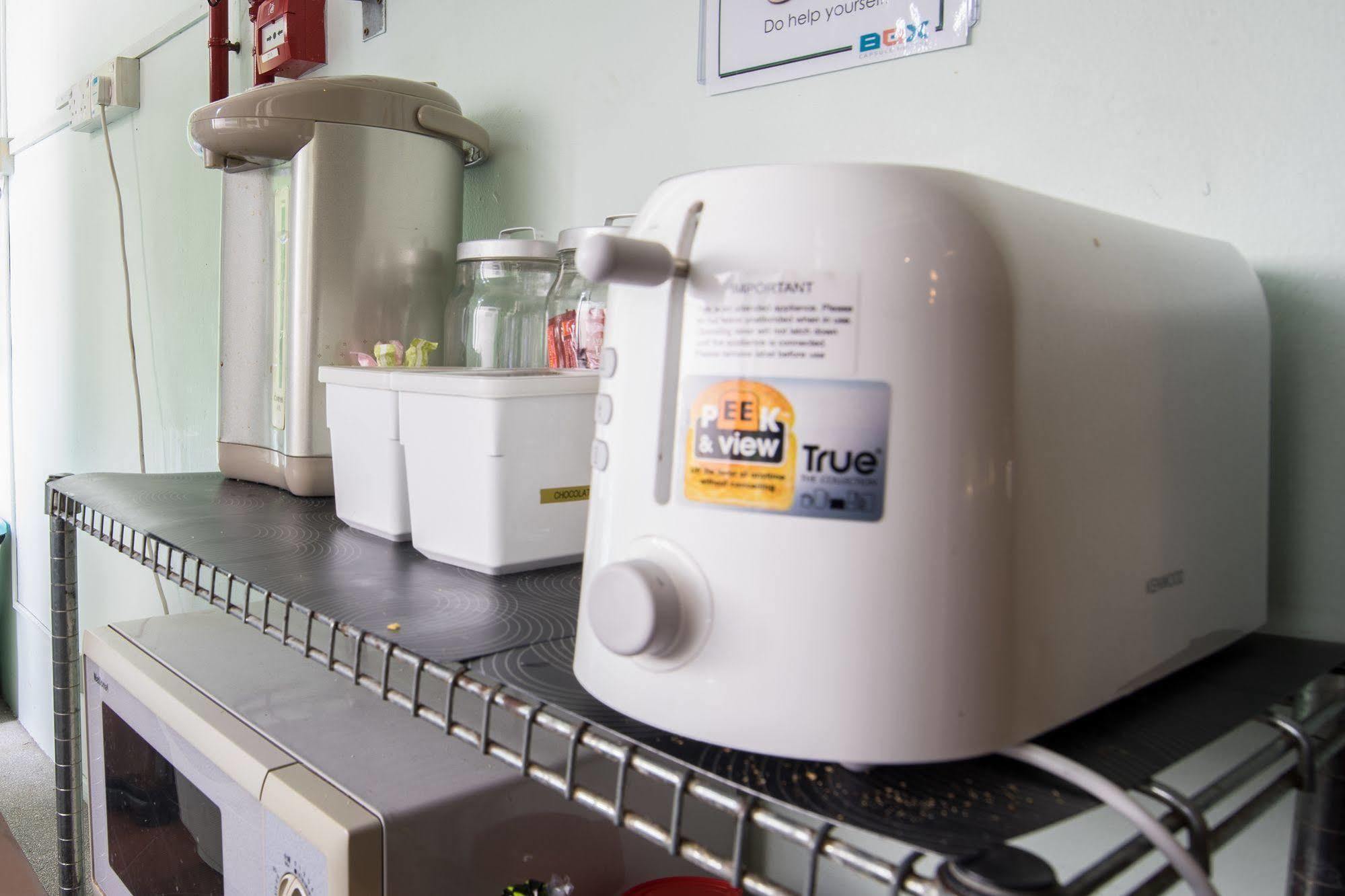 Capsule hotel Draper Startup House For Entrepreneurs *