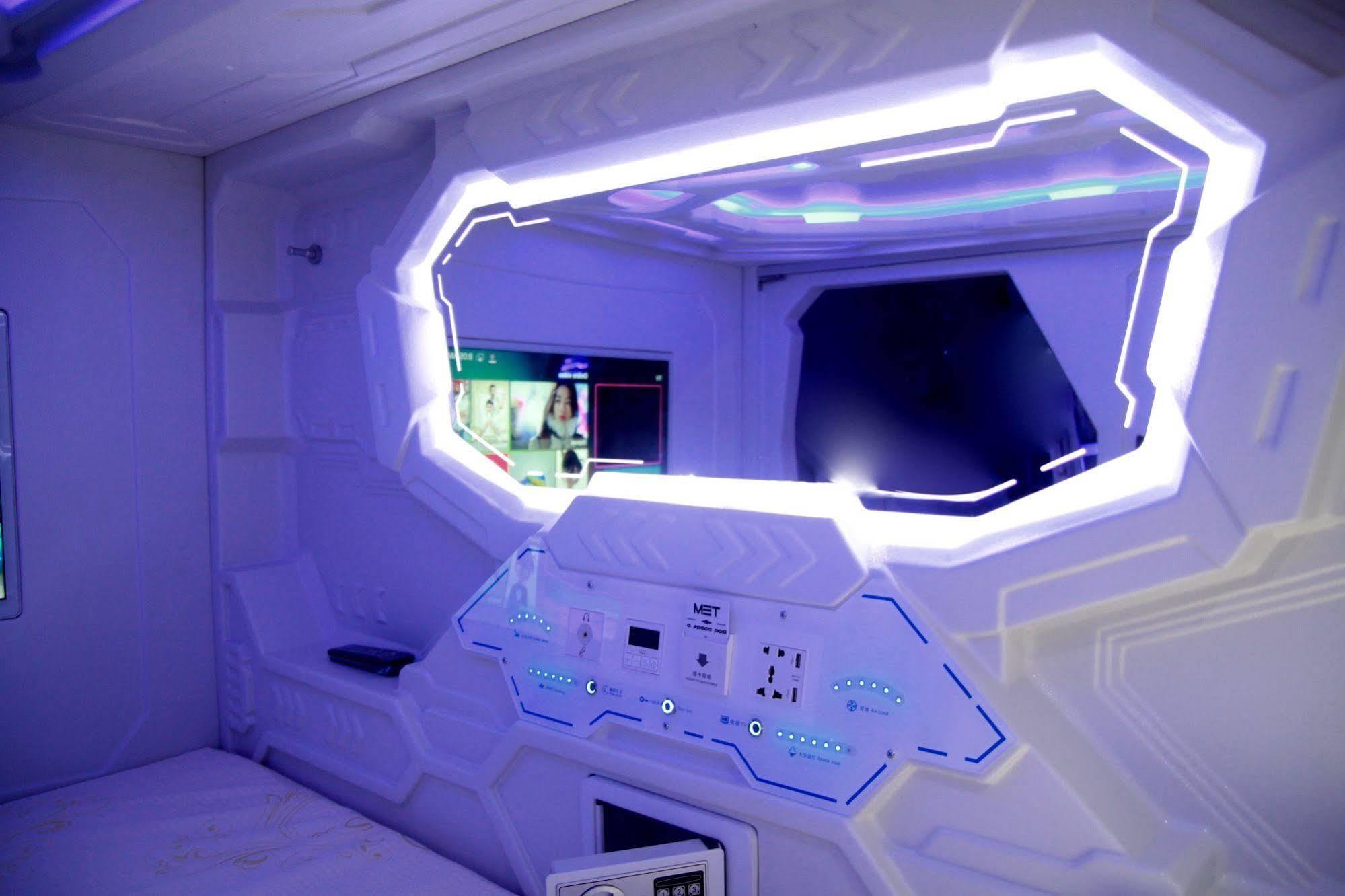 Hotel kapsul Met A Space Pod @ Little India Singapore