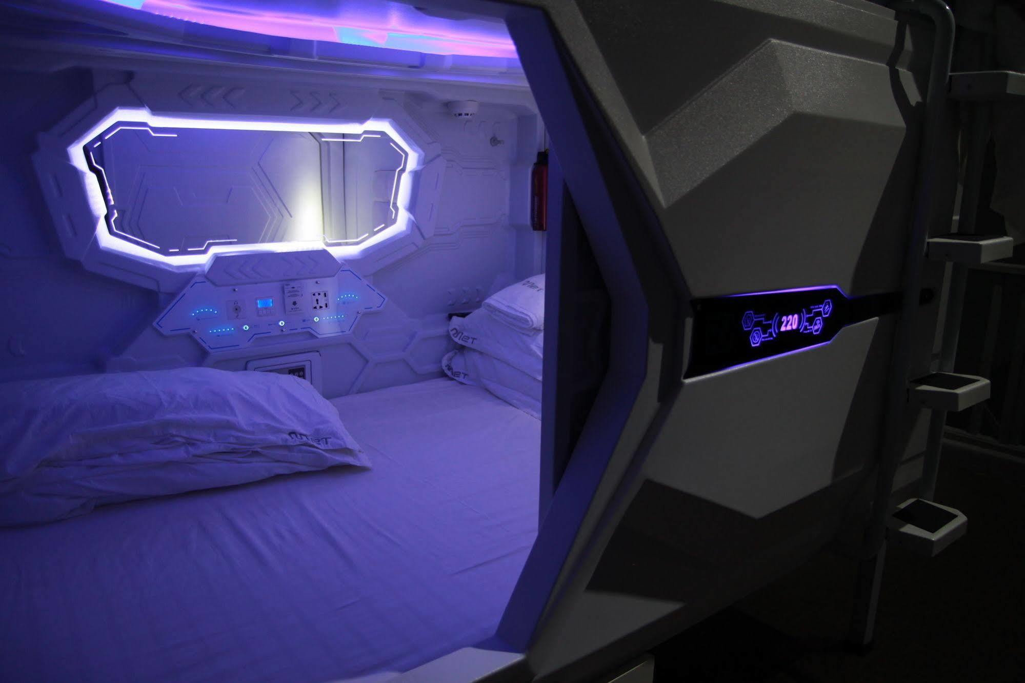 Met A Space Pod @ Little India 2*