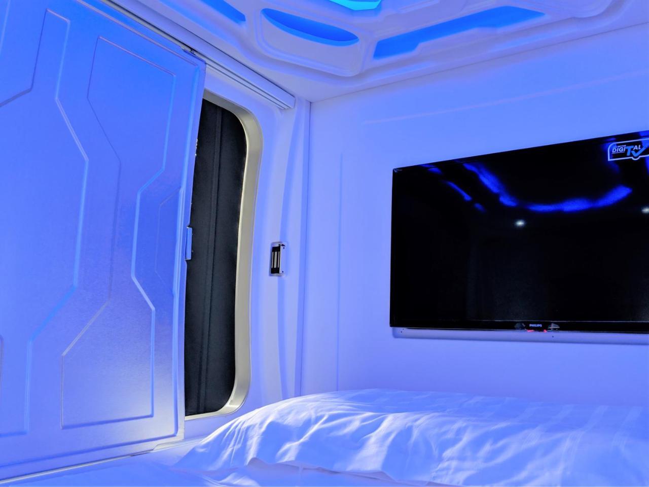 Met A Space Pod @ Boat Quay Capsule hotel