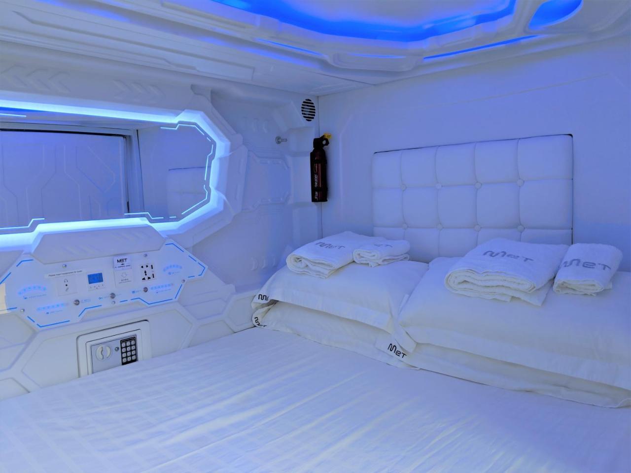Capsule hotel Met A Space Pod @ Chinatown 2*