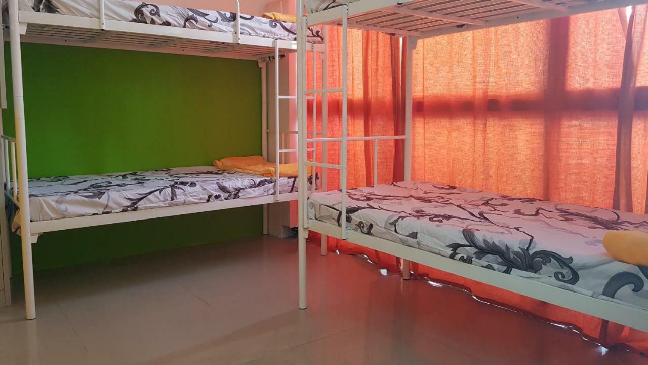 Bed & Breakfast Shared @ East Coast Park *