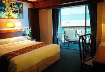 Raffles Marina Hotel