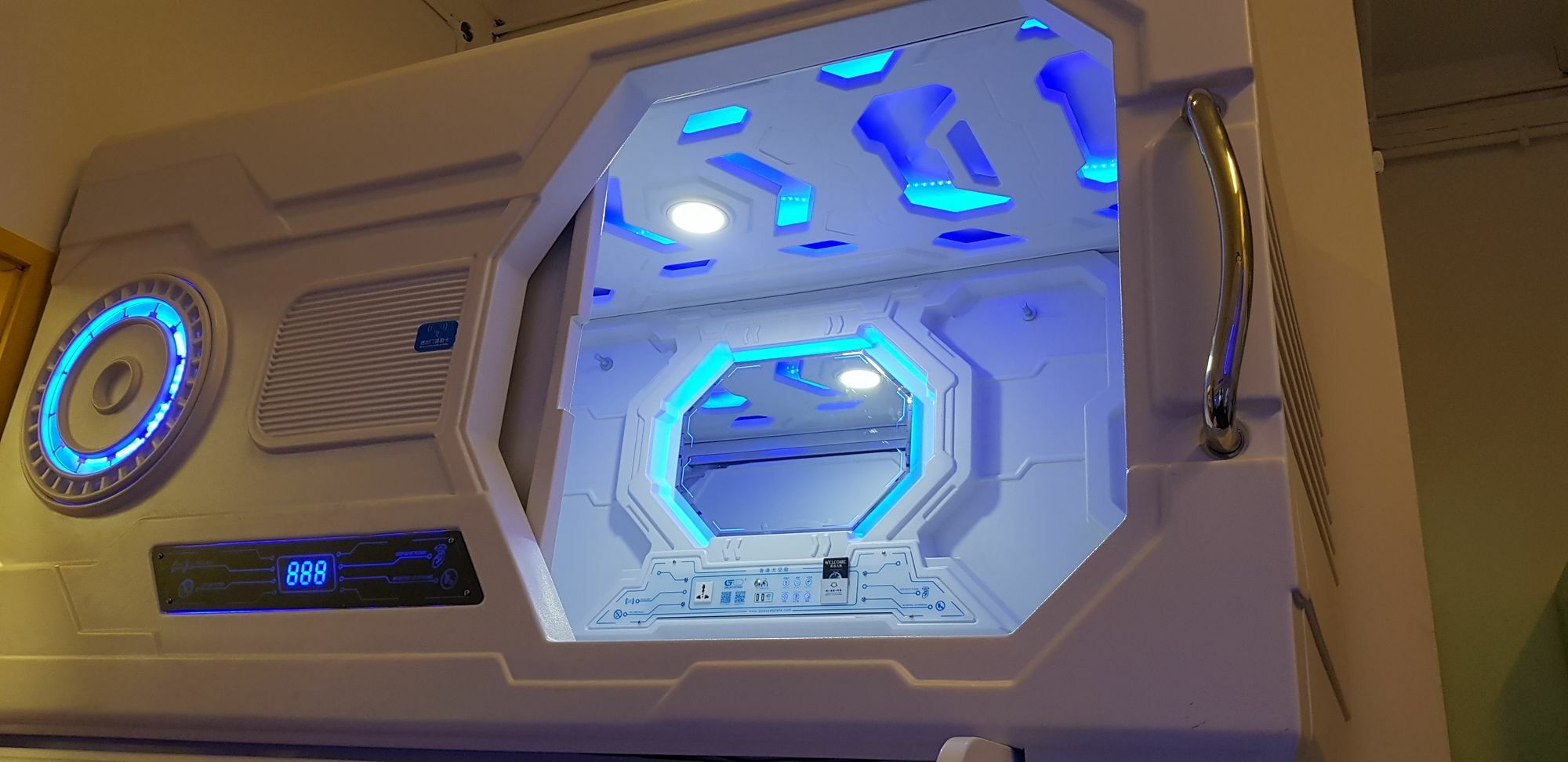 Galaxy Pods @ Chinatown Capsule hotel Singapore