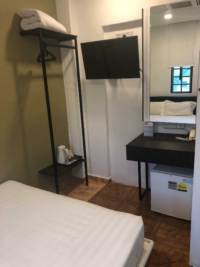 The Amazing 3* Singapore