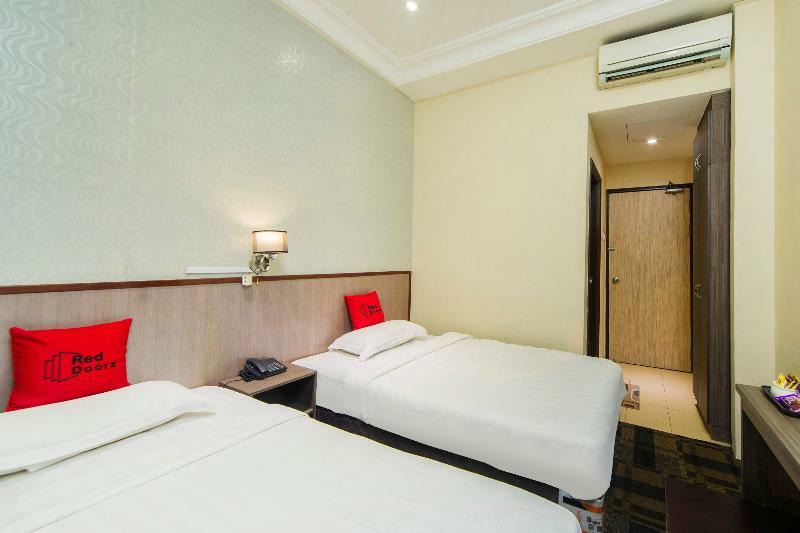 Reddoorz Near Lavender Street Hotel 3*