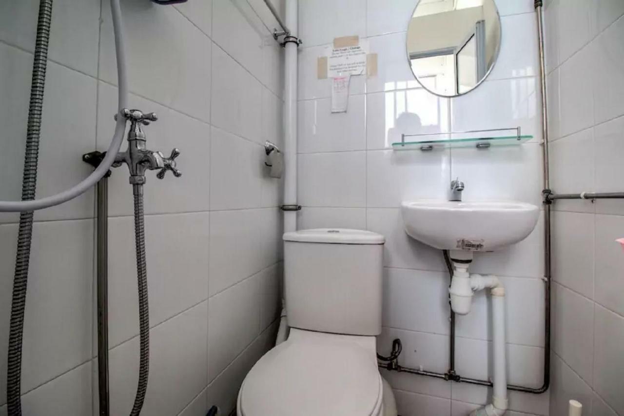 Semi-ensuite W Balcony For Locals, Pr, Ep, Sp Holders Only, Not Tourists * Singapore