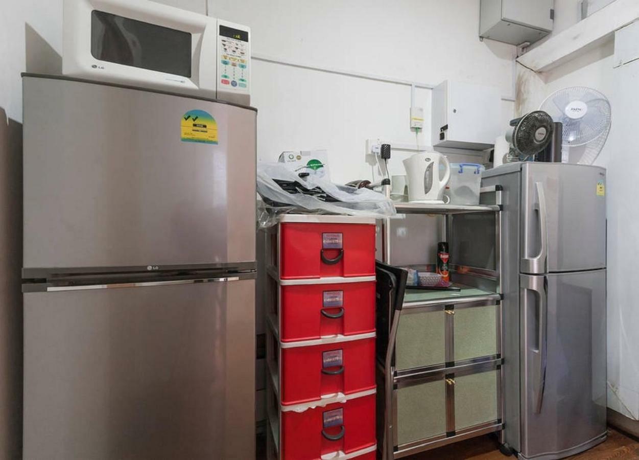 Semi-ensuite W Balcony For Locals, Pr, Ep, Sp Holders Only, Not Tourists Singapore