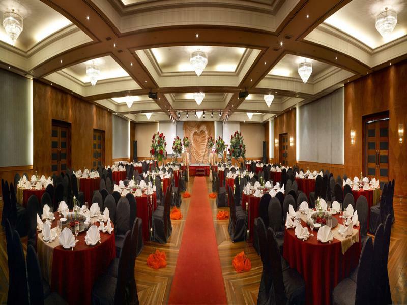 Raffles Marina Hotel 3*