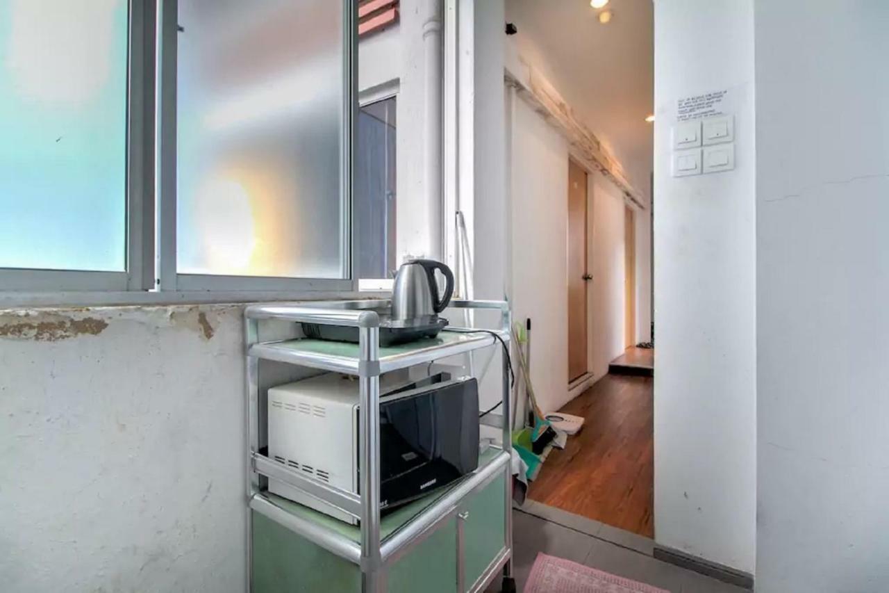 Semi-ensuite W Balcony For Locals, Pr, Ep, Sp Holders Only, Not Tourists Homestay
