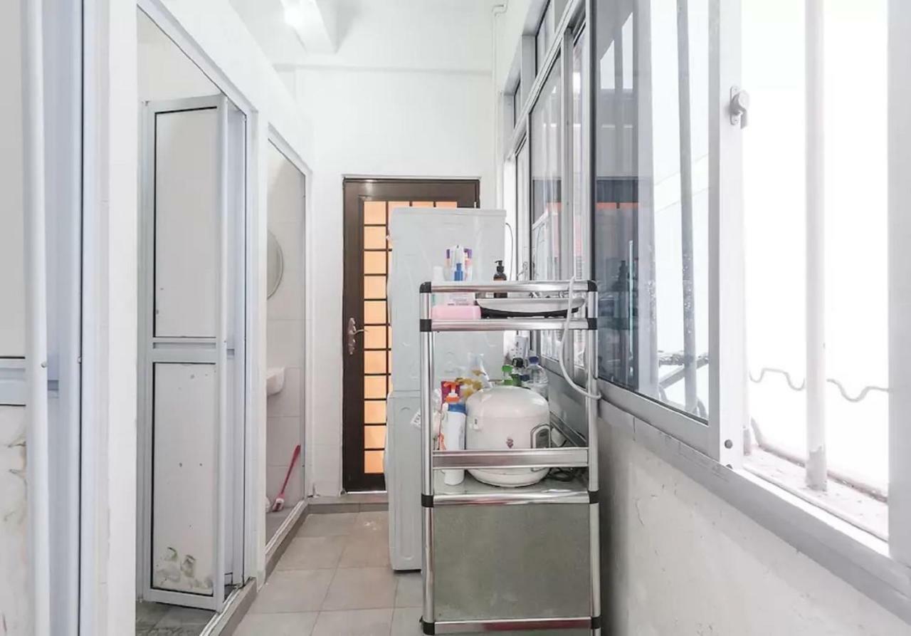 Semi-ensuite W Balcony For Locals, Pr, Ep, Sp Holders Only, Not Tourists Homestay *