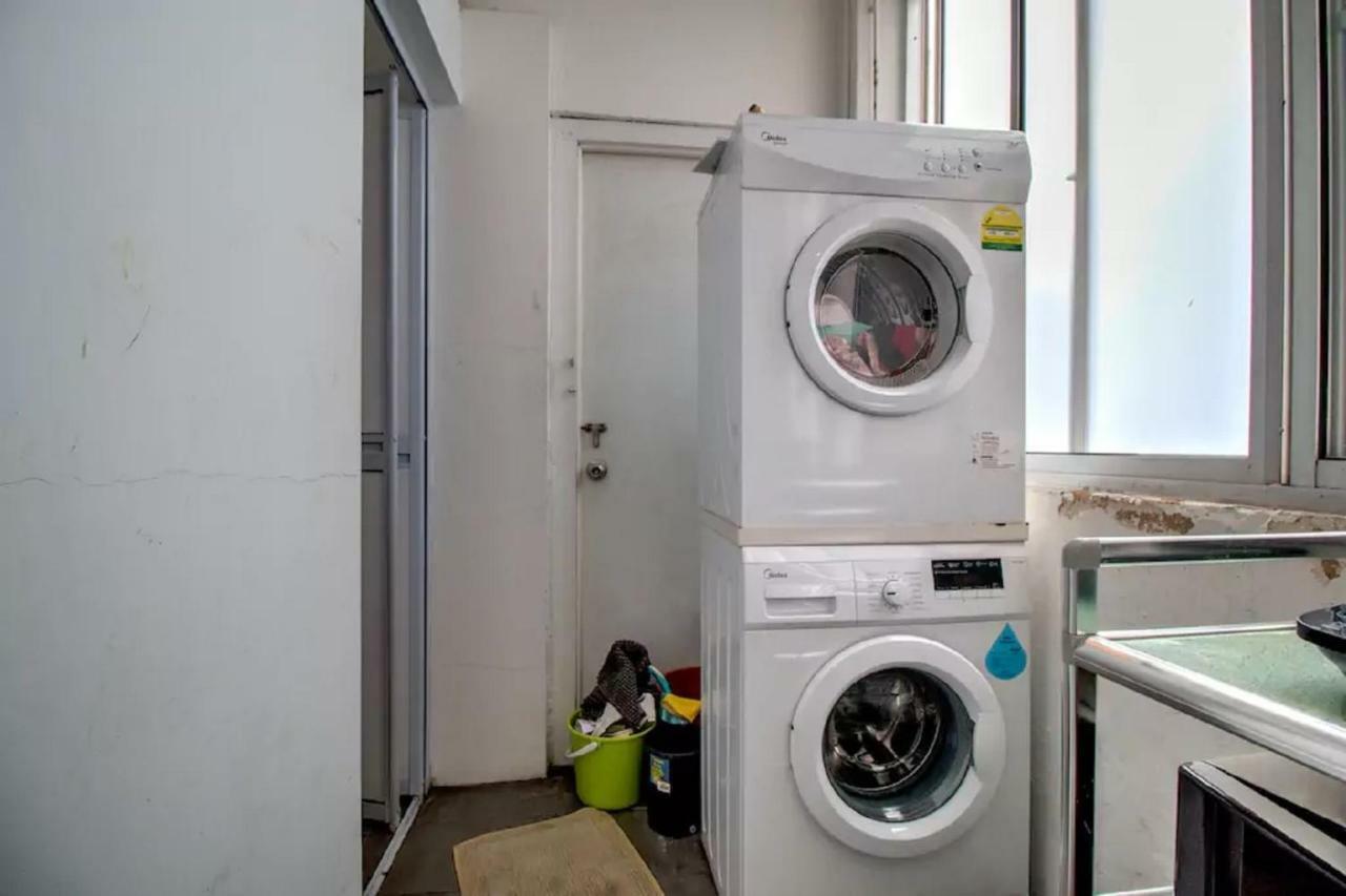 Homestay Semi-ensuite W Balcony For Locals, Pr, Ep, Sp Holders Only, Not Tourists Singapore