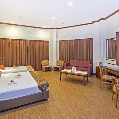 Hotel 81 Tristar