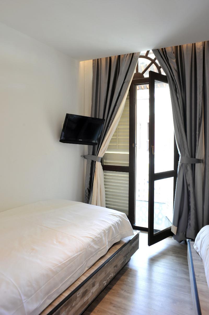 1887 The New Opera House 3* Singapore