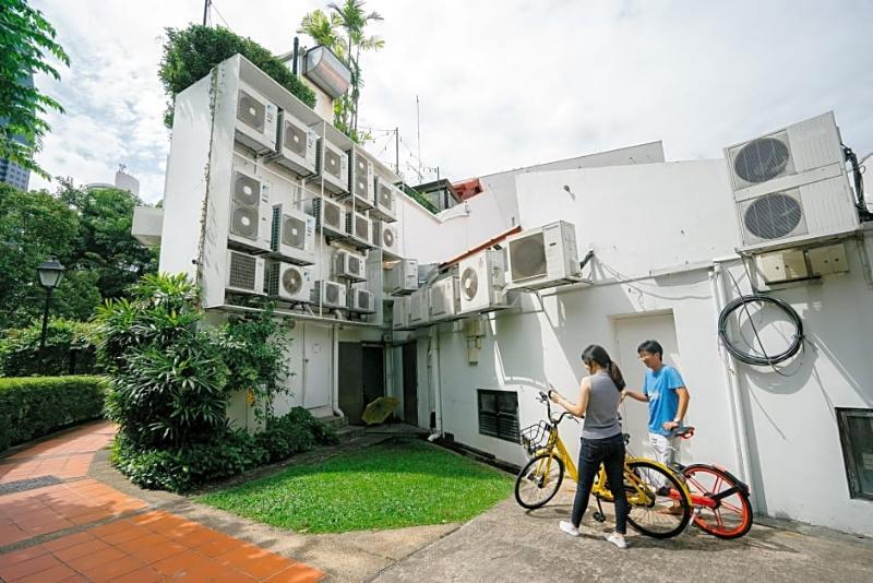 Draper Startup House For Entrepreneurs Capsule hotel *